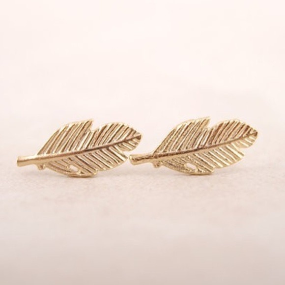 Jewelry - FINAL MARKDOWN 🌟 Feather Bohemian stud earrings.